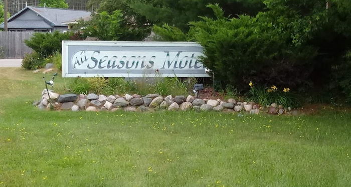 Dream Acre Motel (All Seasons Motel) - Recent Photos From Website (newer photo)